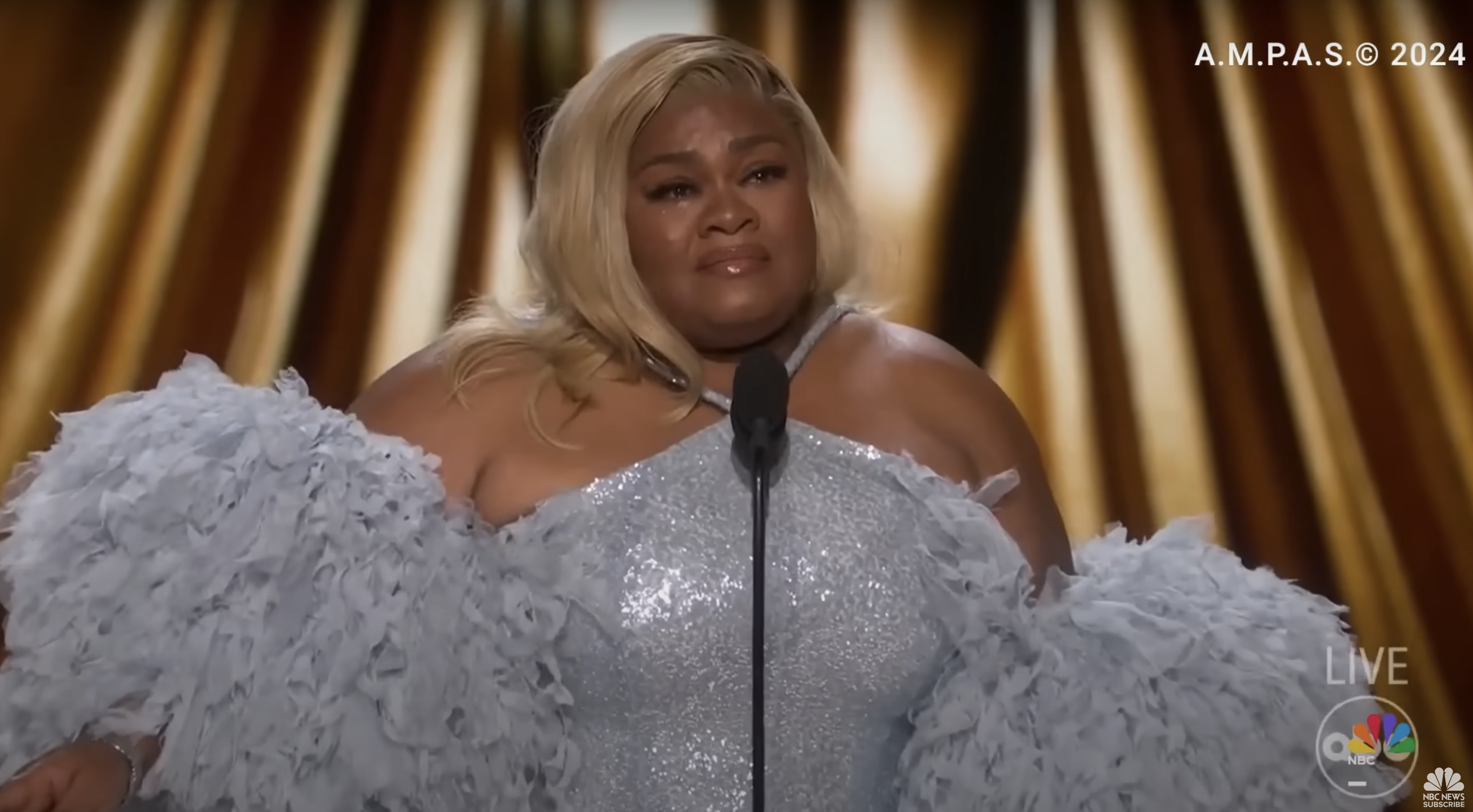 Da'Vine Joy Randolph breaks down onstage during Oscars 2024, as seen in a video posted on March 11, 2024 | Source: YouTube/NBCNews