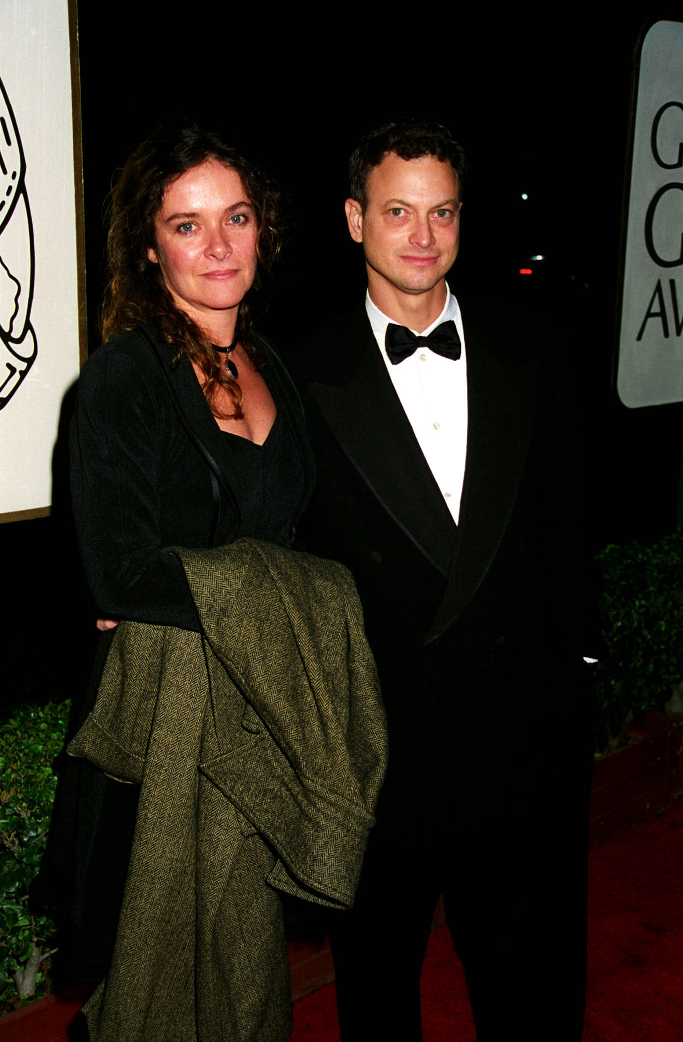 Gary Sinise and Moira Harris at the 1995 Golden Globe Awards in Los Angeles, California | Source: Getty Images