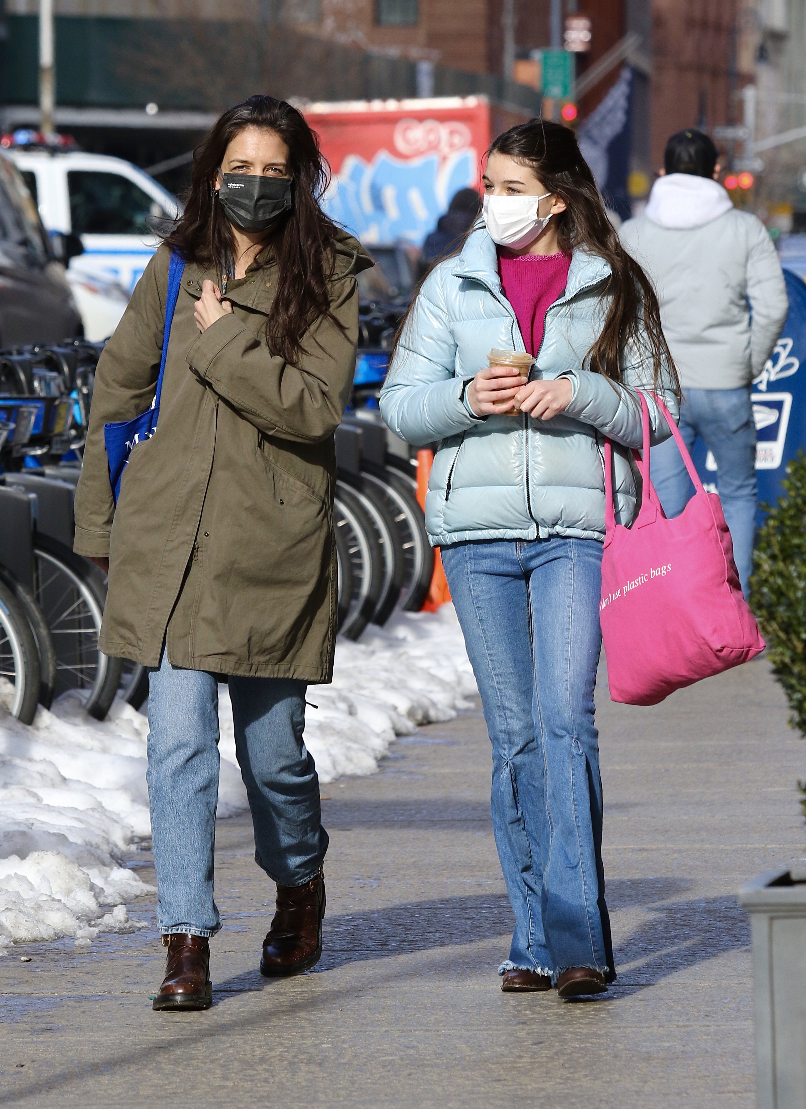 Katie Holmes and Suri Cruise out for a walk on February 6, 2021 in New York City, New York | Source: Getty Images