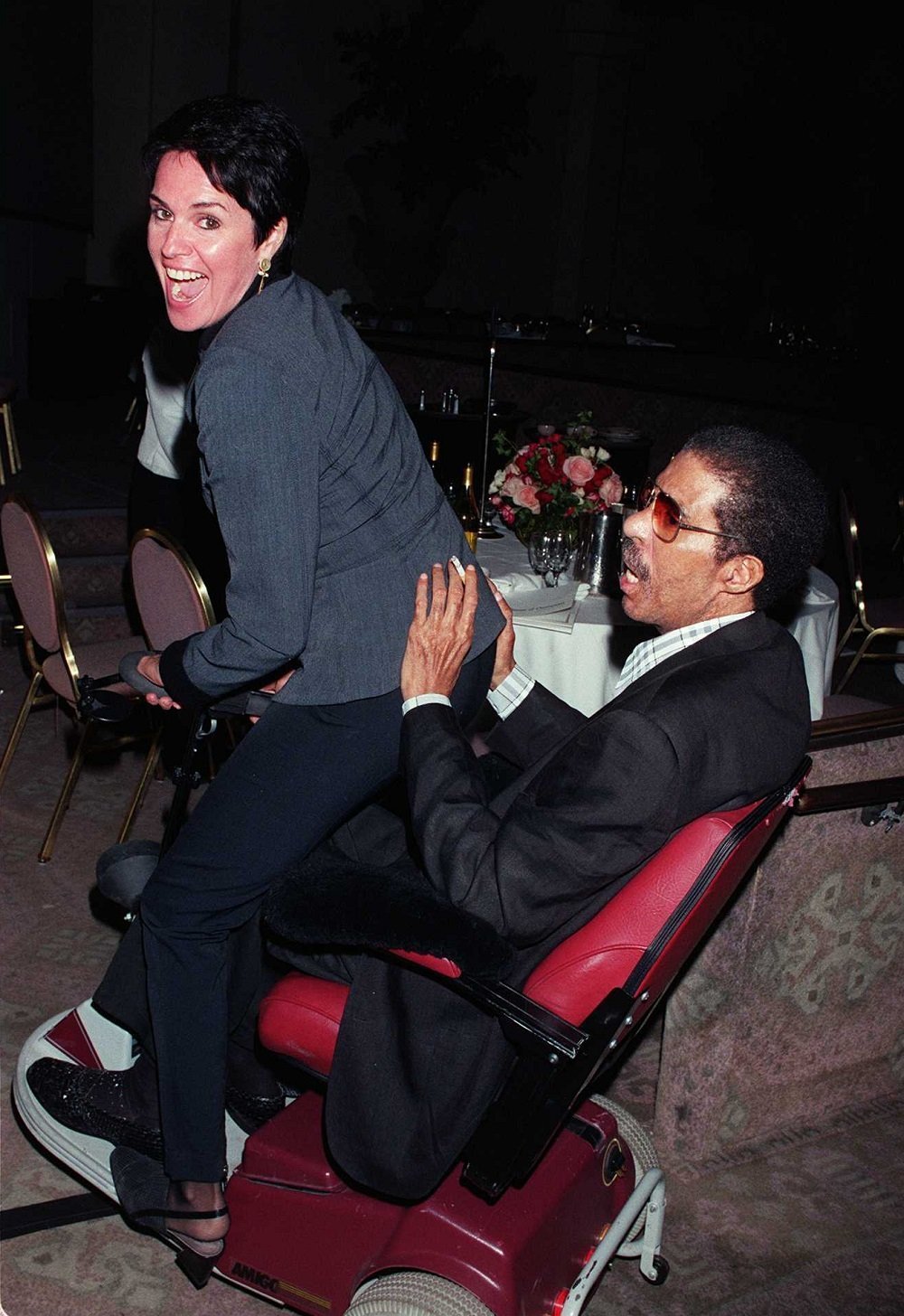 Richard Pryor and Jennifer Lee at a Multiple Sclerosis Society ceremony in Hollywood, California in September 1995 | Source: Getty Images