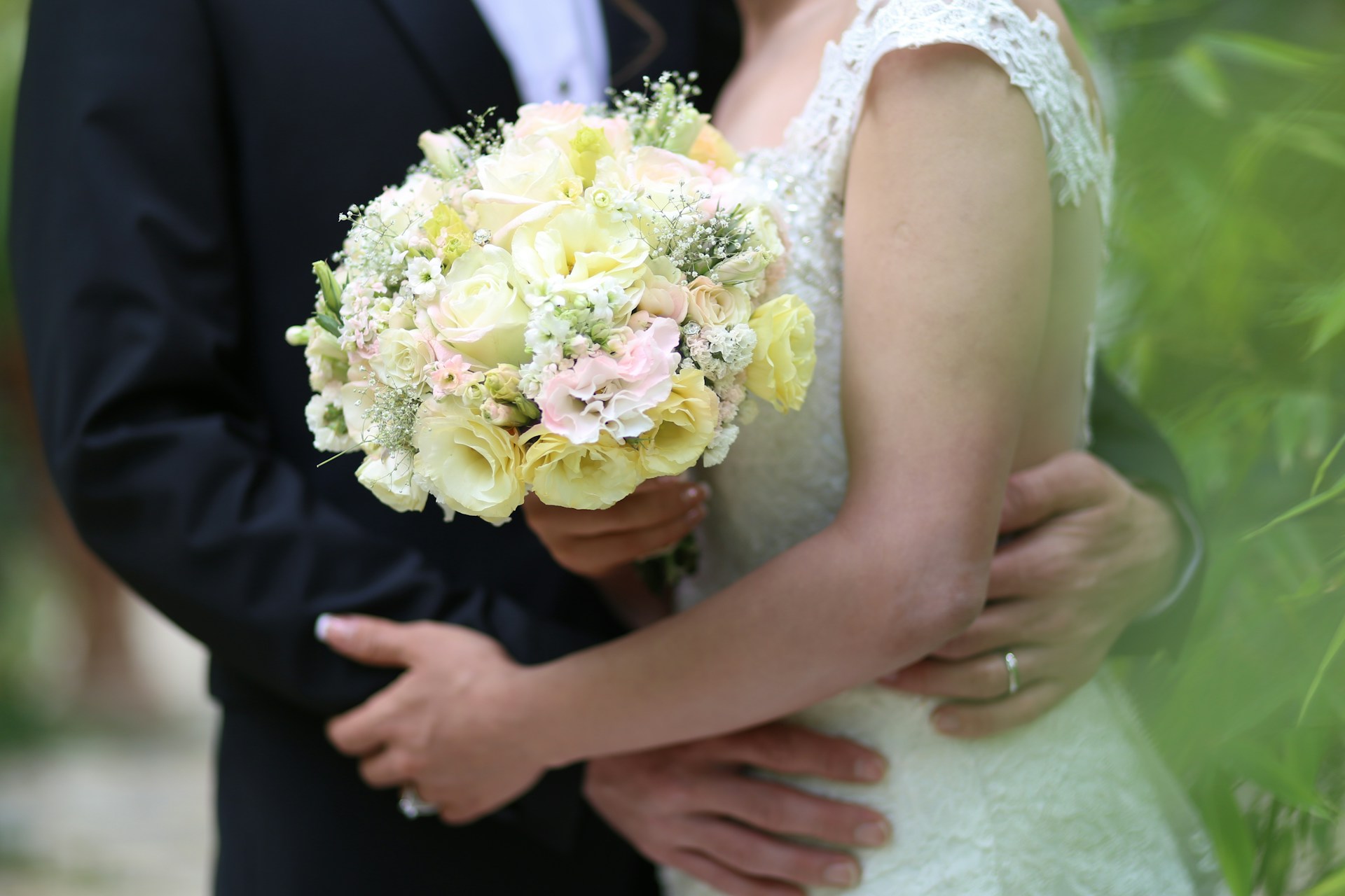 A bride and groom embracing each other | Source: Unsplash