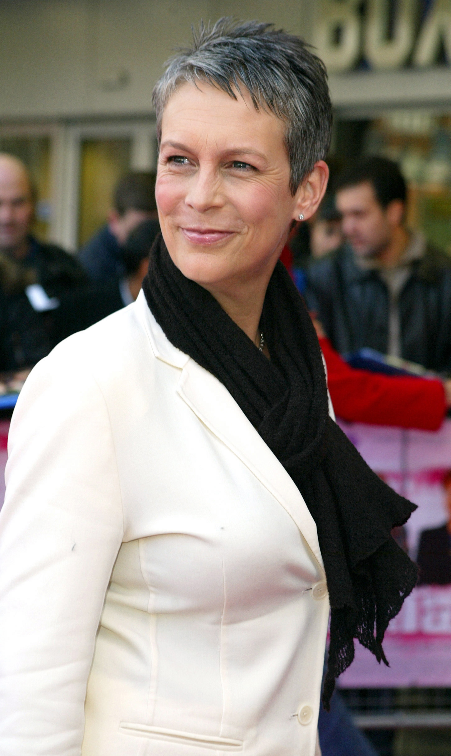 Jamie Lee Curtis at the "Freaky Friday" premiere In London on December 14, 2003 | Source: Getty Images