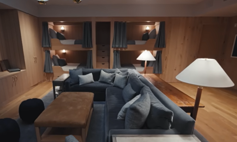 Jennifer Garner's slumber party room, dated September 3, 2024 | Source: YouTube/@Archdigest