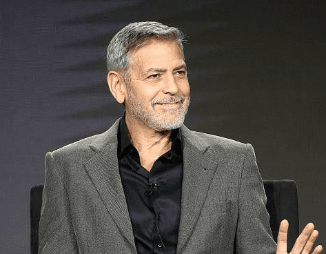 George Clooney, de la série télévisée "Catch 22", prend la parole lors du segment Hulu de la tournée de presse de l'Association des critiques de télévision de l'hiver 2019 au Langham Huntington, à Pasadena, le 11 février 2019 . | Photo : Getty Images
