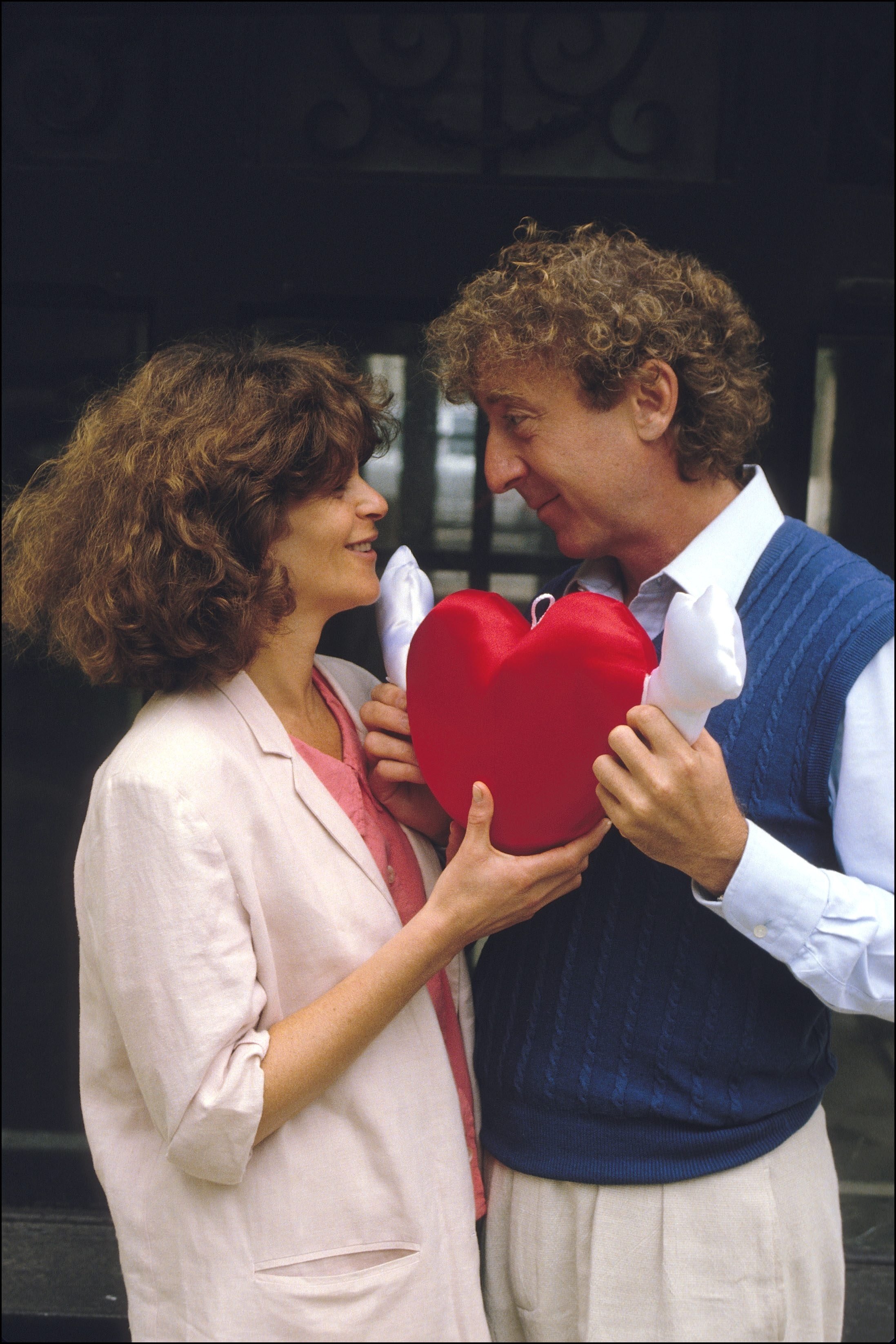 Wilder and Radner holding a red heart together during the 1980s. | Photo Getty Images
