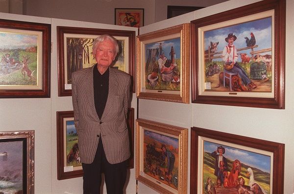 Buddy Ebsen stands in front of his artwork displayed at a Beverly Hills art gallery. | Source: Getty Images