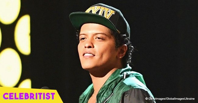 Bruno Mars shut down gay rumors with a couple photo