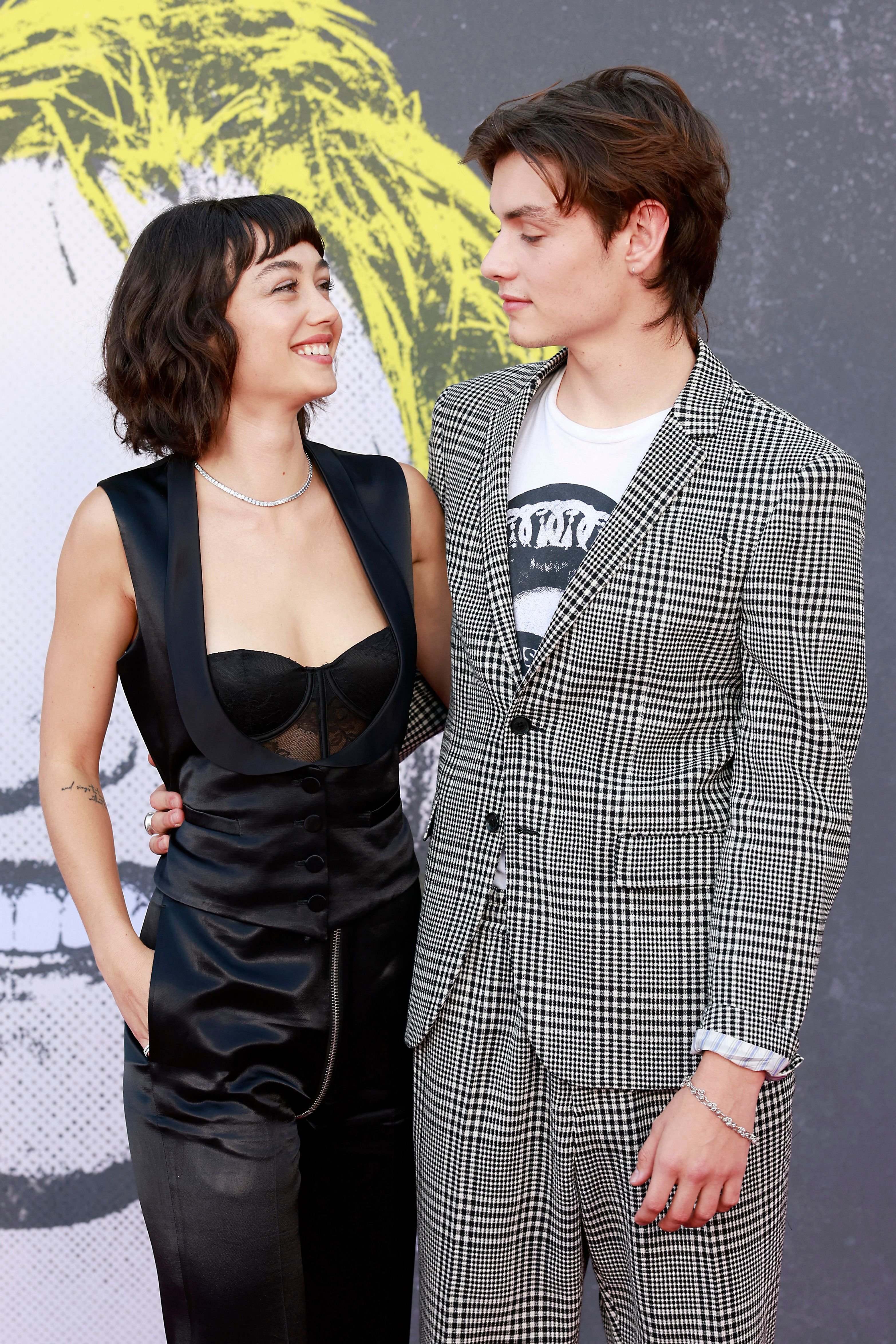 Sydney Chandler and Louis Partridge attend the FX's "Pistol" Los Angeles FYC Event at EL Capitan Theatre on June 7, 2022, in Los Angeles, California. | Source: Getty Images