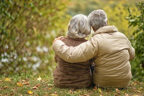 An elderly married couple embracing. | Source: Shutterstock.