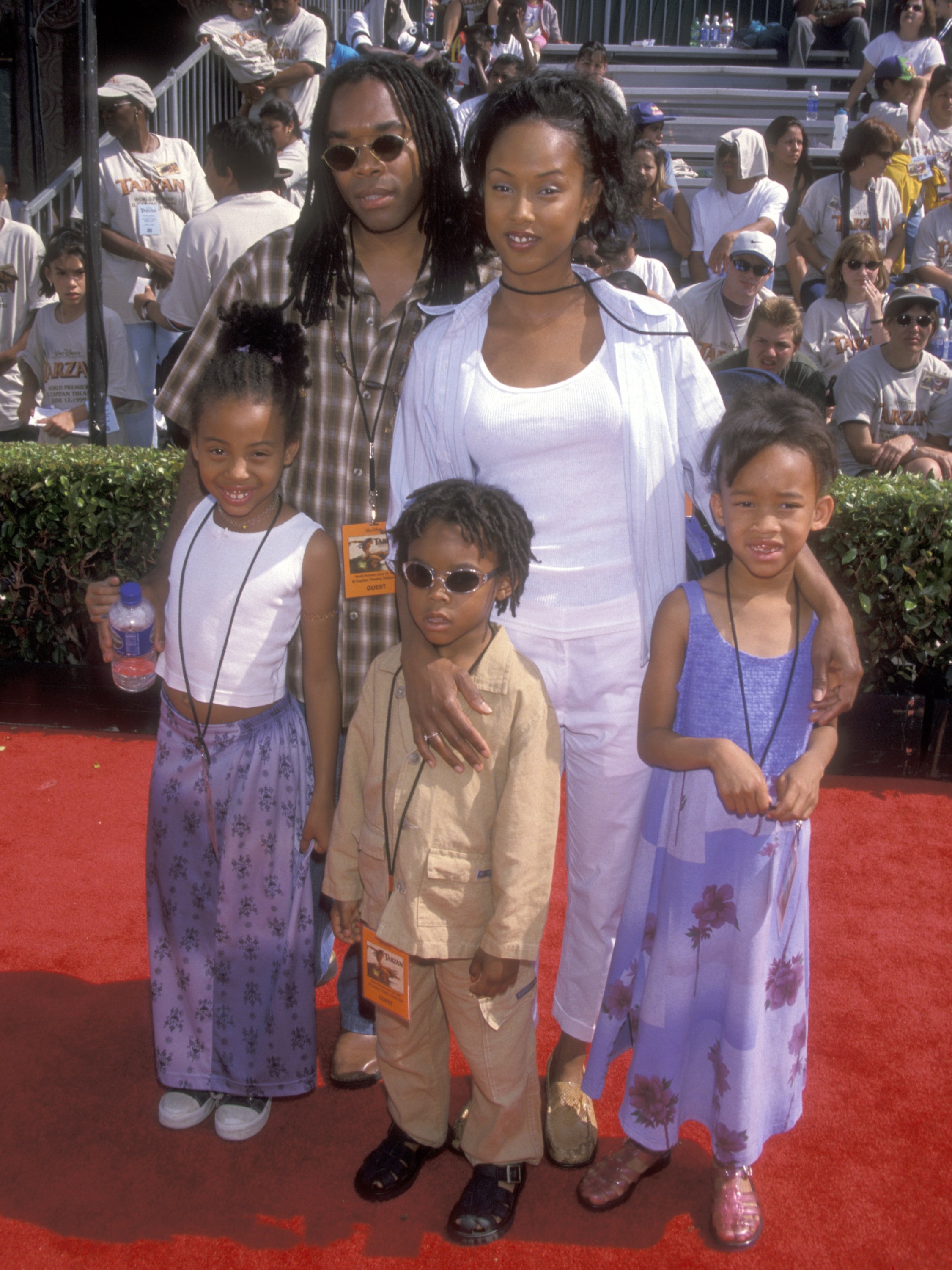 Courtland Davis, Trina McGee, and children at the Hollywood premiere of "Tarzan" on June 12, 1999 | Source: Getty Images