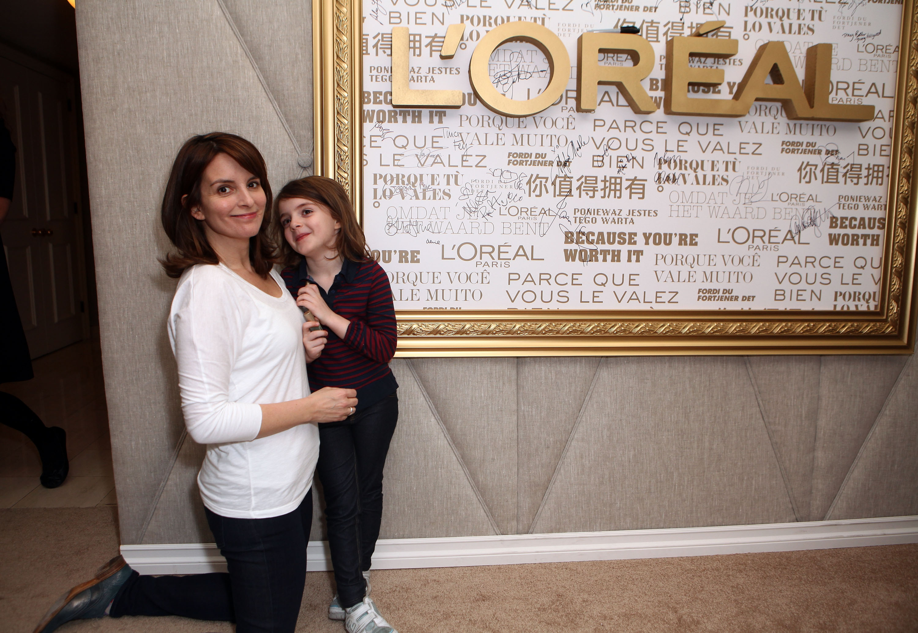Tina Fey and her daughter Alice Zenobia Richmond attend the HBO Luxury Lounge Featuring L’Oreal Paris And New Era Cap - Day 1 at Four Seasons Hotel Los Angeles on January 14, 2012, in Beverly Hills, California. | Source: Getty Images