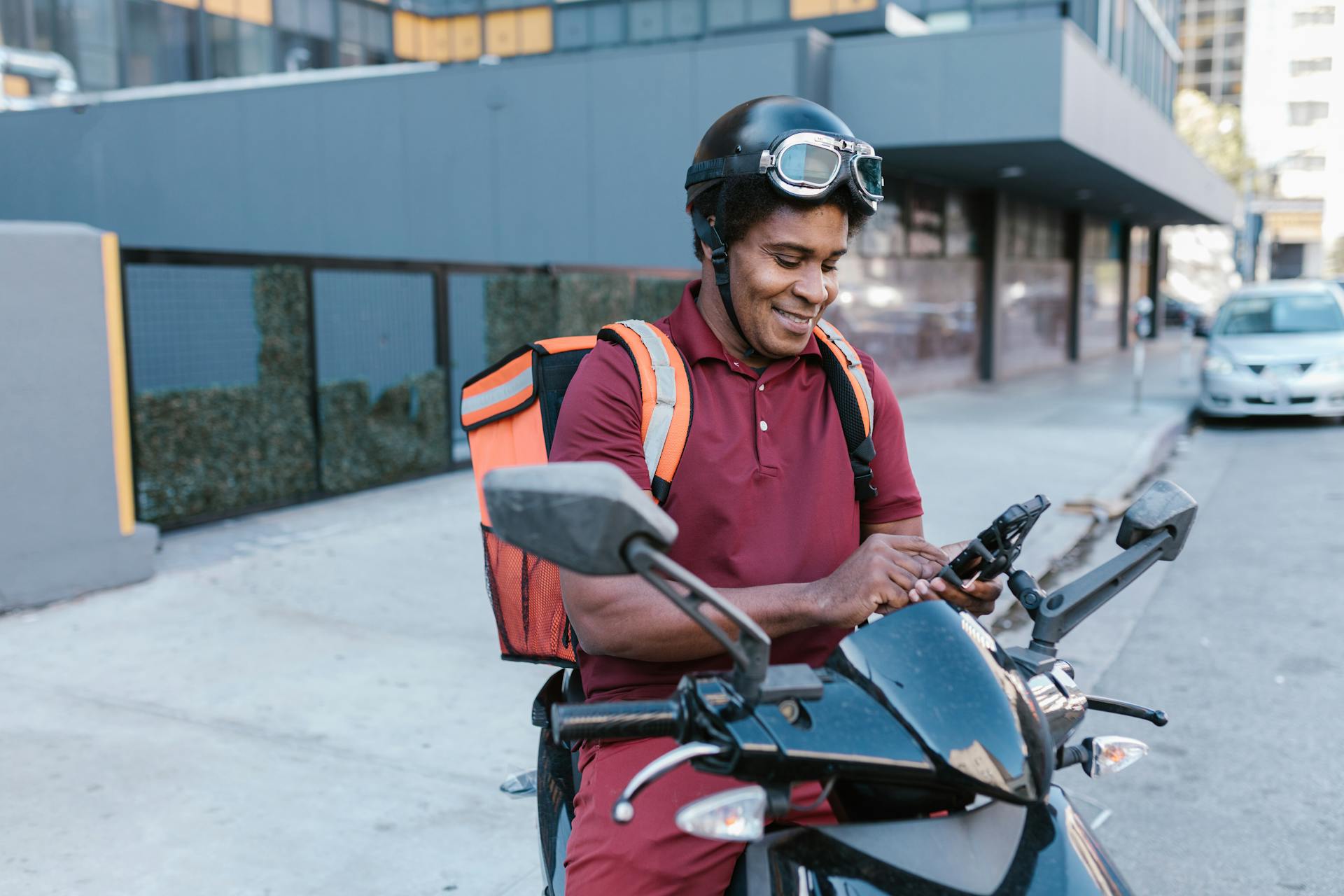 A food delivery man | Source: Pexels