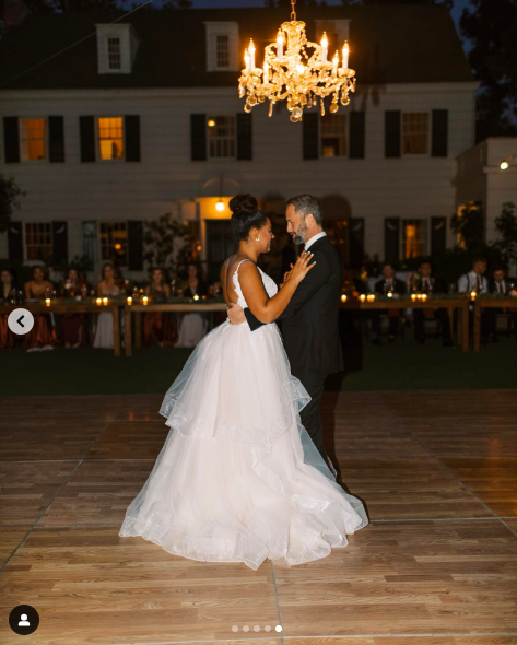 Ahna Cameron Bower and Kirk Cameron sharing a dance at her wedding, posted on January 8, 2022 | Source: Instagram/kirkcameronofficial