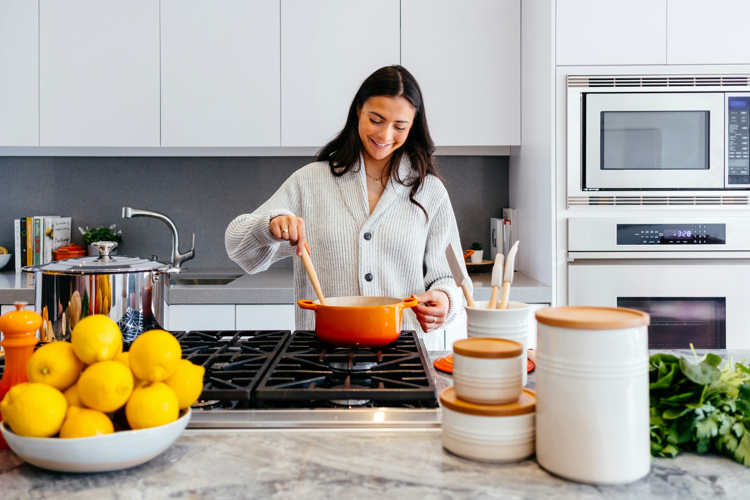 A woman cooking food | Source: Unsplash