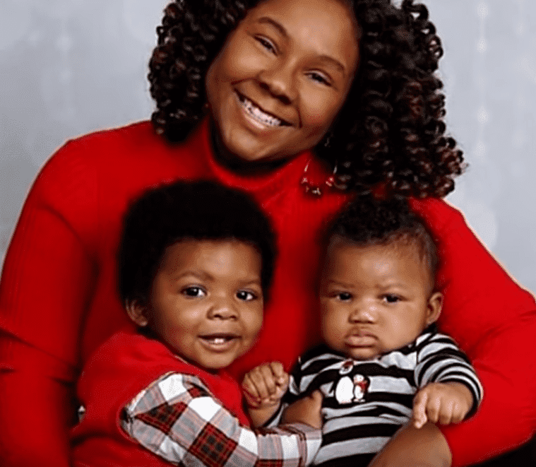 Screenshot of Victoria Brady & her sons. | Photo: YouTube/Good Morning America