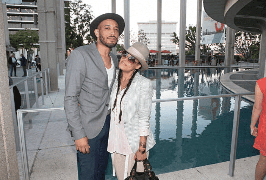 Cree Summer and her husband Angelo Pullen stand pool side as they arrive for the opening night of "Ma Rainey's Black Bottom" at Mark Taper Forum, on September 11, 2016, in Los Angeles, California| Source: Gabriel Olsen/Getty Images