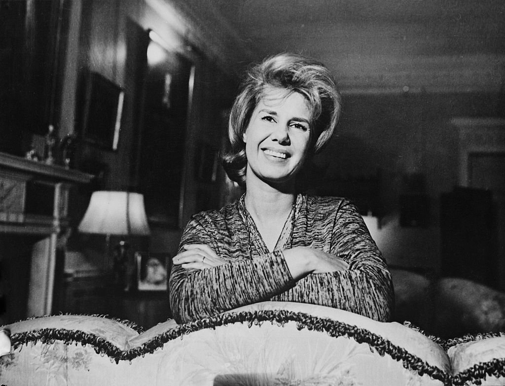 Cayetana Fitz-James Stuart, XVIII Duquesa de Alba, en el Palacio de Liria, Madrid, 16 de junio de 1961. | Foto: Getty Images