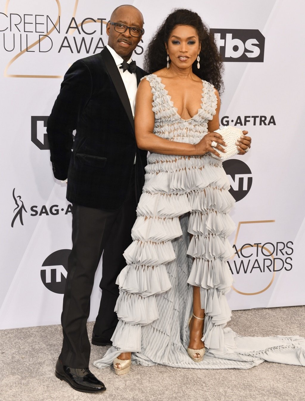 Angela Bassett and husband Courtney B. Vance at the Shrine Auditorium and Expo Hall in Los Angeles for the SAG Awards on January 27, 2019 | Source: Getty Images