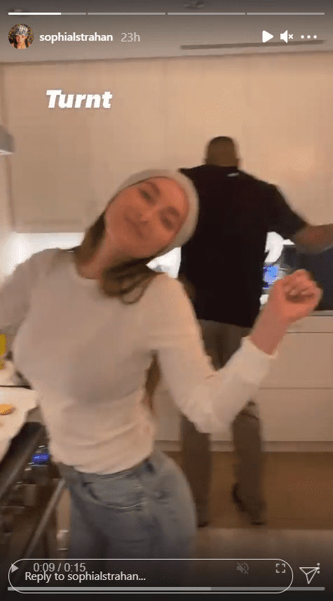 A screenshot of Michael Strahan's alleged girlfriend Kayla Quick having a fun time in the kitchen cooking. | Photo: Instagram/Sophianlstrahan