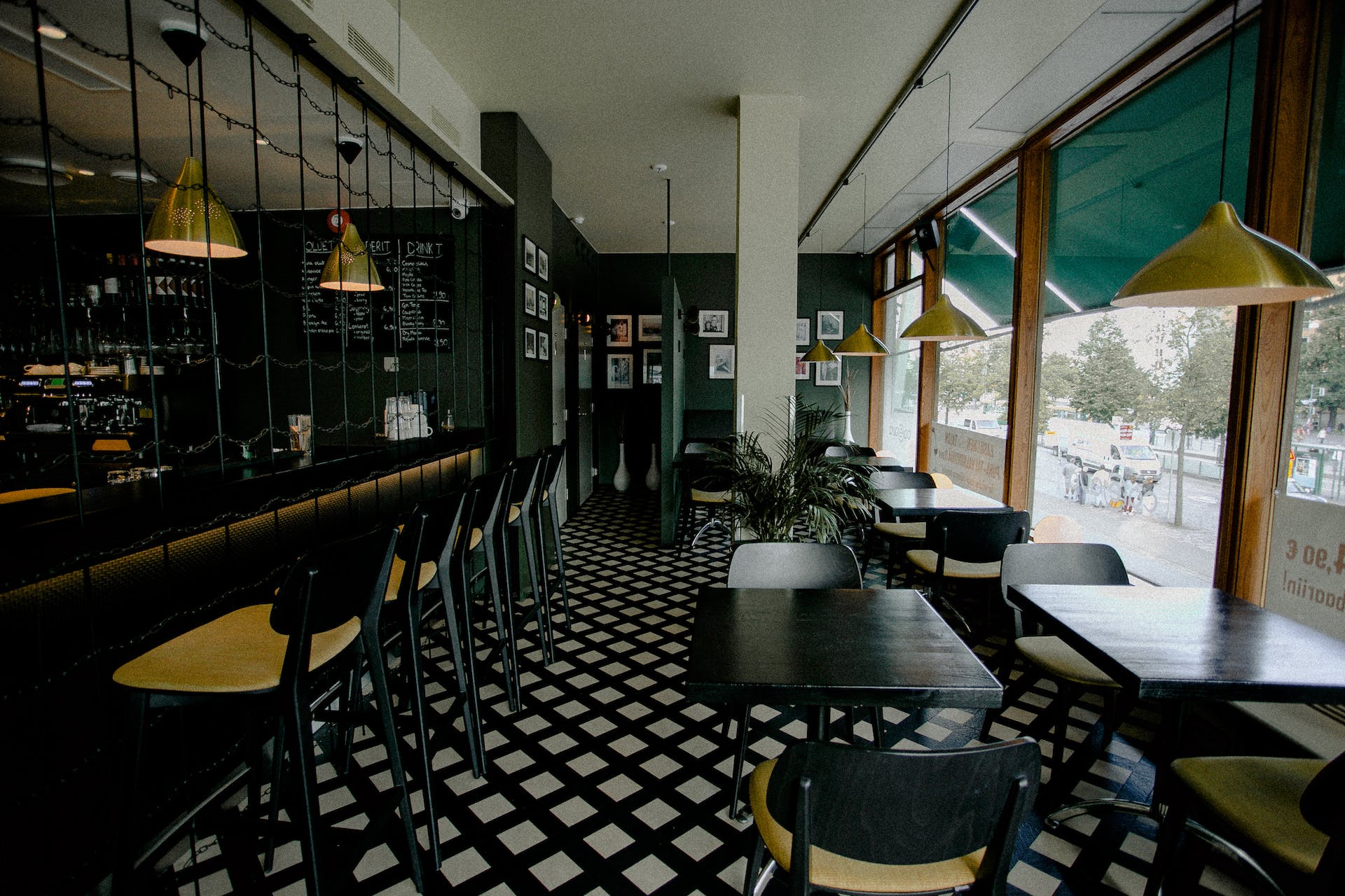 Empty diner | Source: Pexels