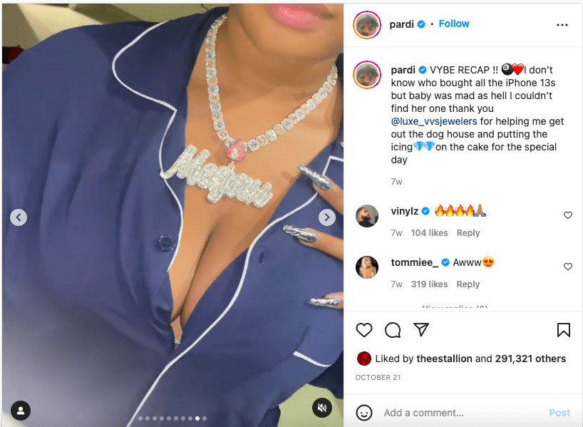A close up of Megan Thee Stallion new chain from her boyfriend Pardi Fontaine for their first anniversary, 2021. | Photo: Instagram/pardi