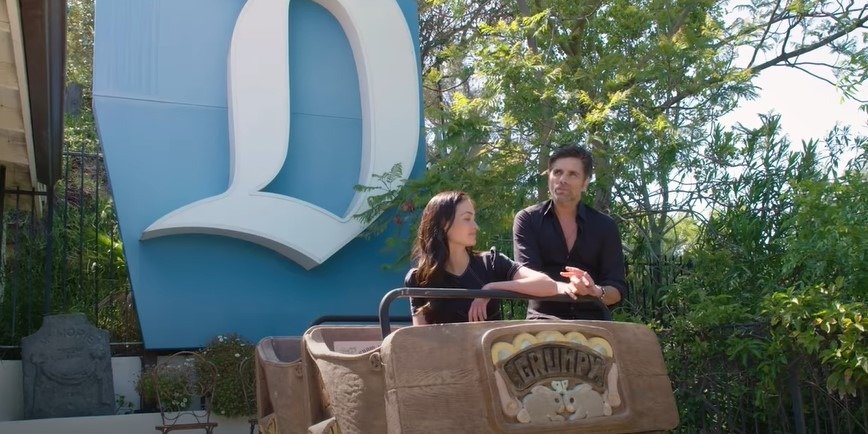 Inside John Stamos's Beverly Hills home. | Source: YouTube/Architectural Digest