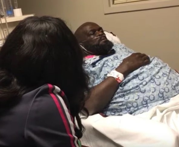 El pastor Billy Houze en la cama del hospital | Foto: YouTube/Good Morning America El pastor Billy Houze en la cama del hospital | Foto: YouTube/Good Morning America