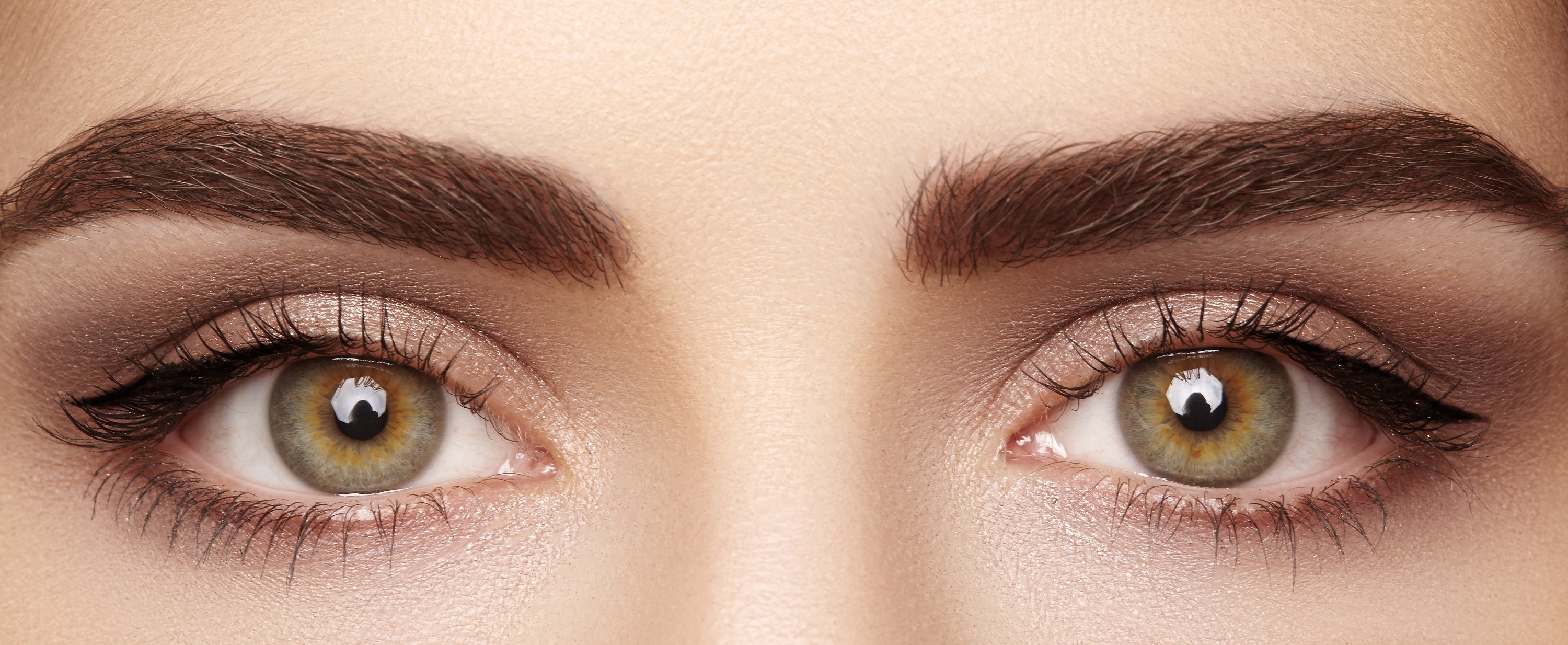 Mujer con cejas perfectas. | Foto: Shutterstock