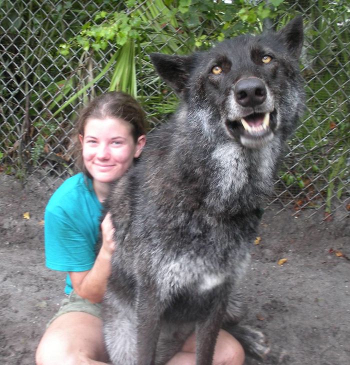Yuki et un personnel du sanctuaire / Source : christaf