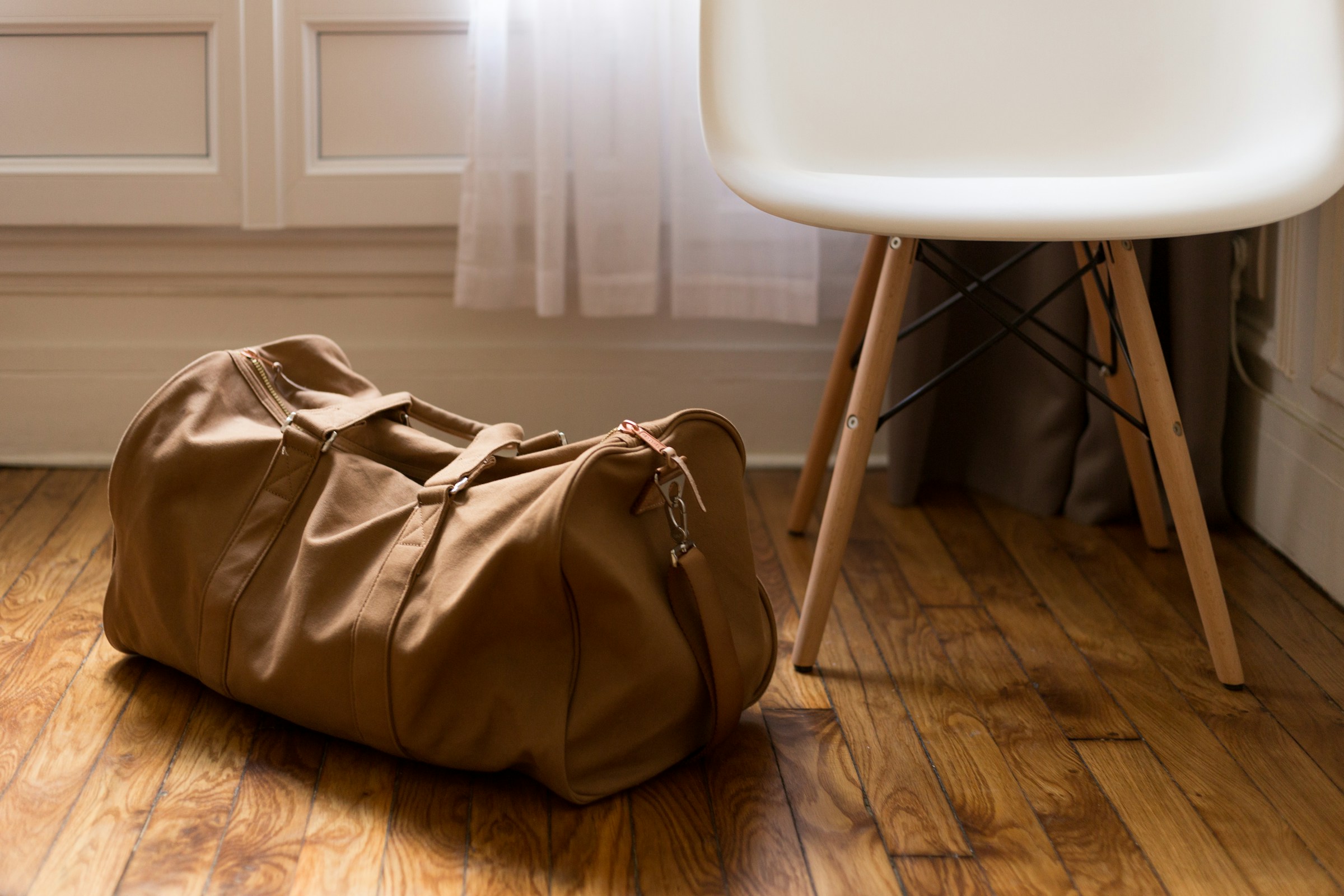 A brown duffel bag on the floor | Source: Unsplash