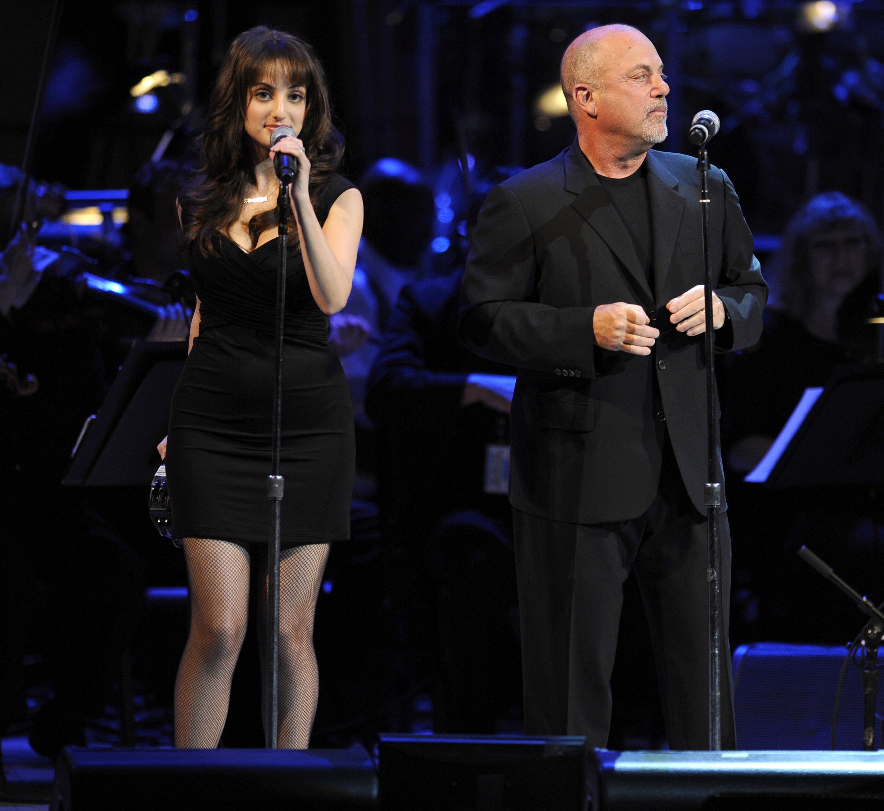 Alexa Ray Joel and Billy Joel perform together during the Rainforest Foundation Fund Benefit Concert at Carnegie Hall in New York City on May 8, 2008 | Source: getty Images
