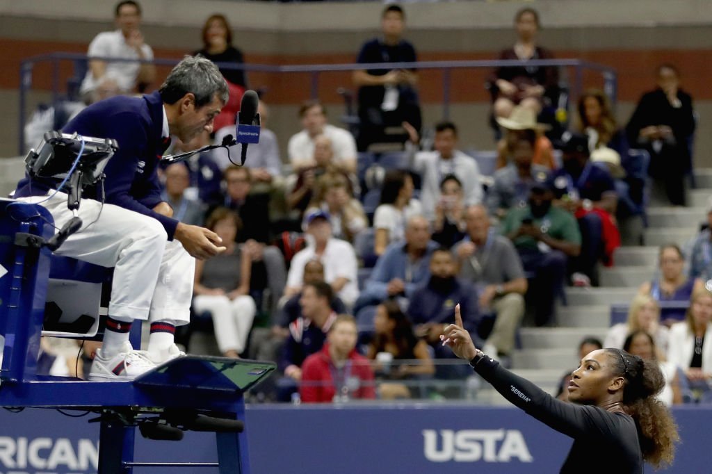 Serena Williams reacts to umpire Carlos Ramos after her defeat in the Women's Singles finals match to Naomi Osaka at the 2018 US Open | Photo: Getty Images