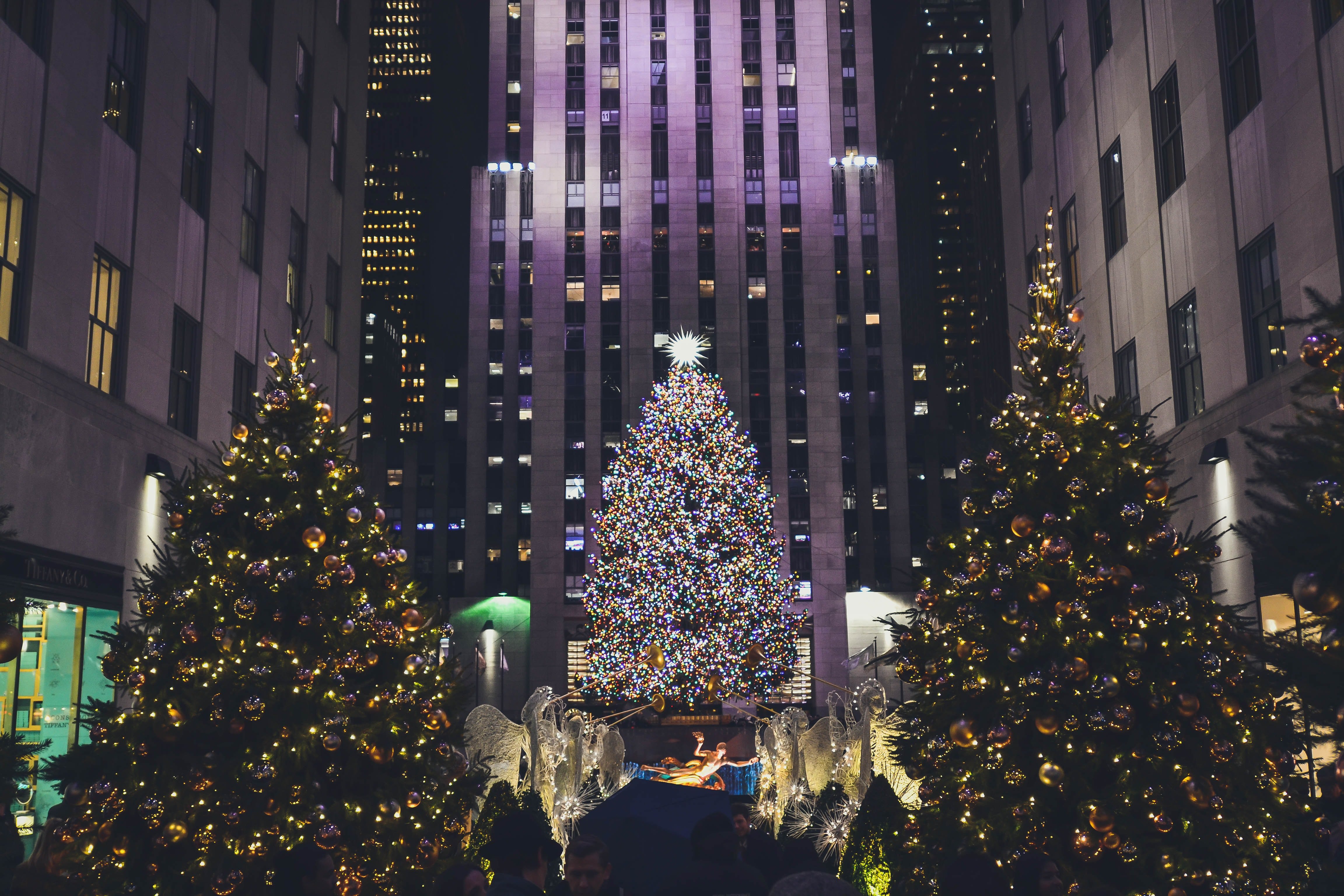 The Rockefeller Center pictured during a previous Christmas with their tree lit. | Source: Unsplash.