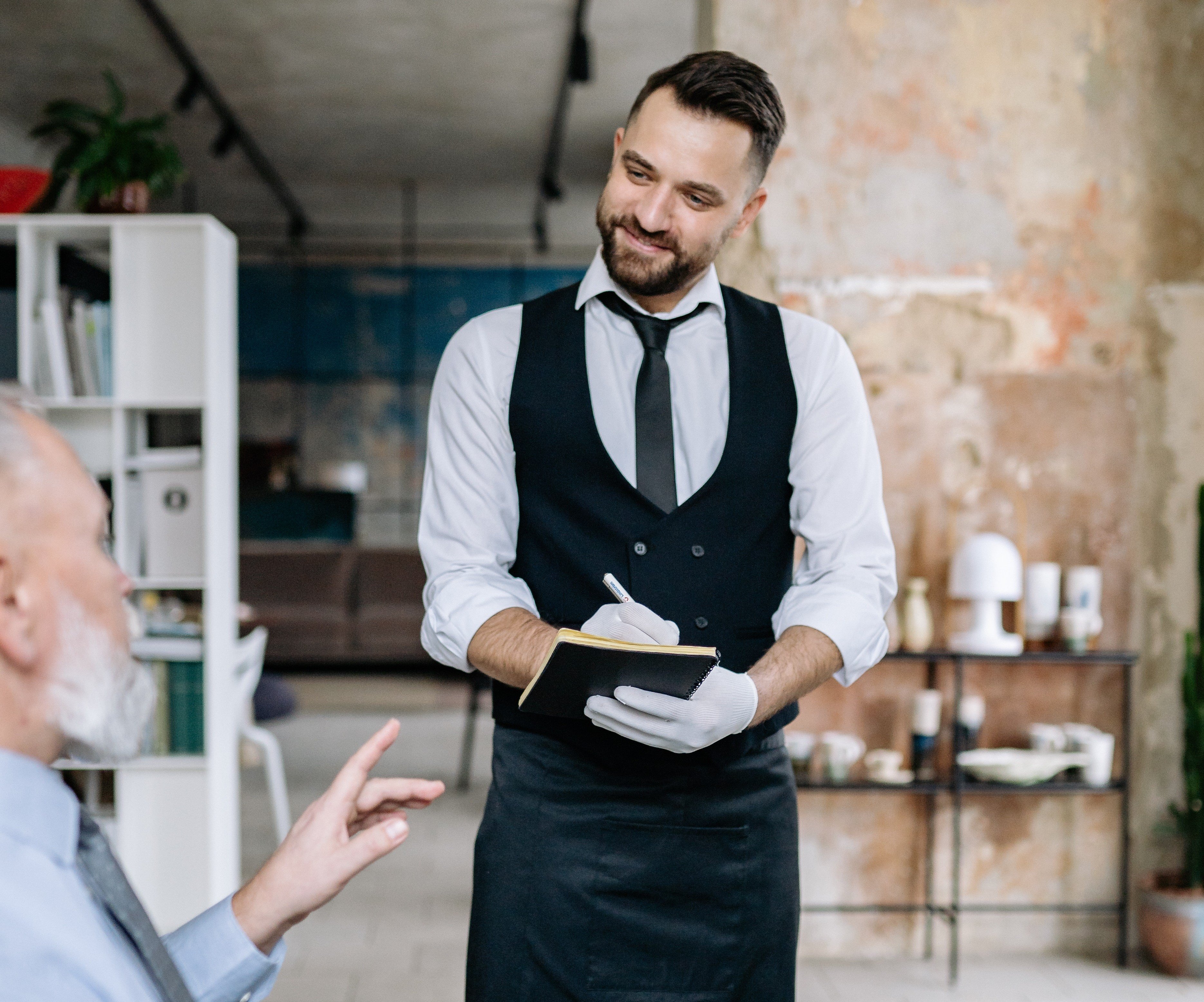 Carl told the restaurant owner about Jean and Bob. | Source: Pexels