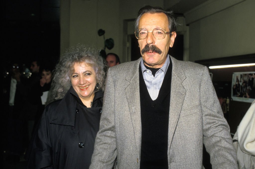 Jean Bouise et son épouse Isabelle Sadoyan lors d'une soirée le 19 novembre 1986 à Paris, France. | Photo : Getty Images
