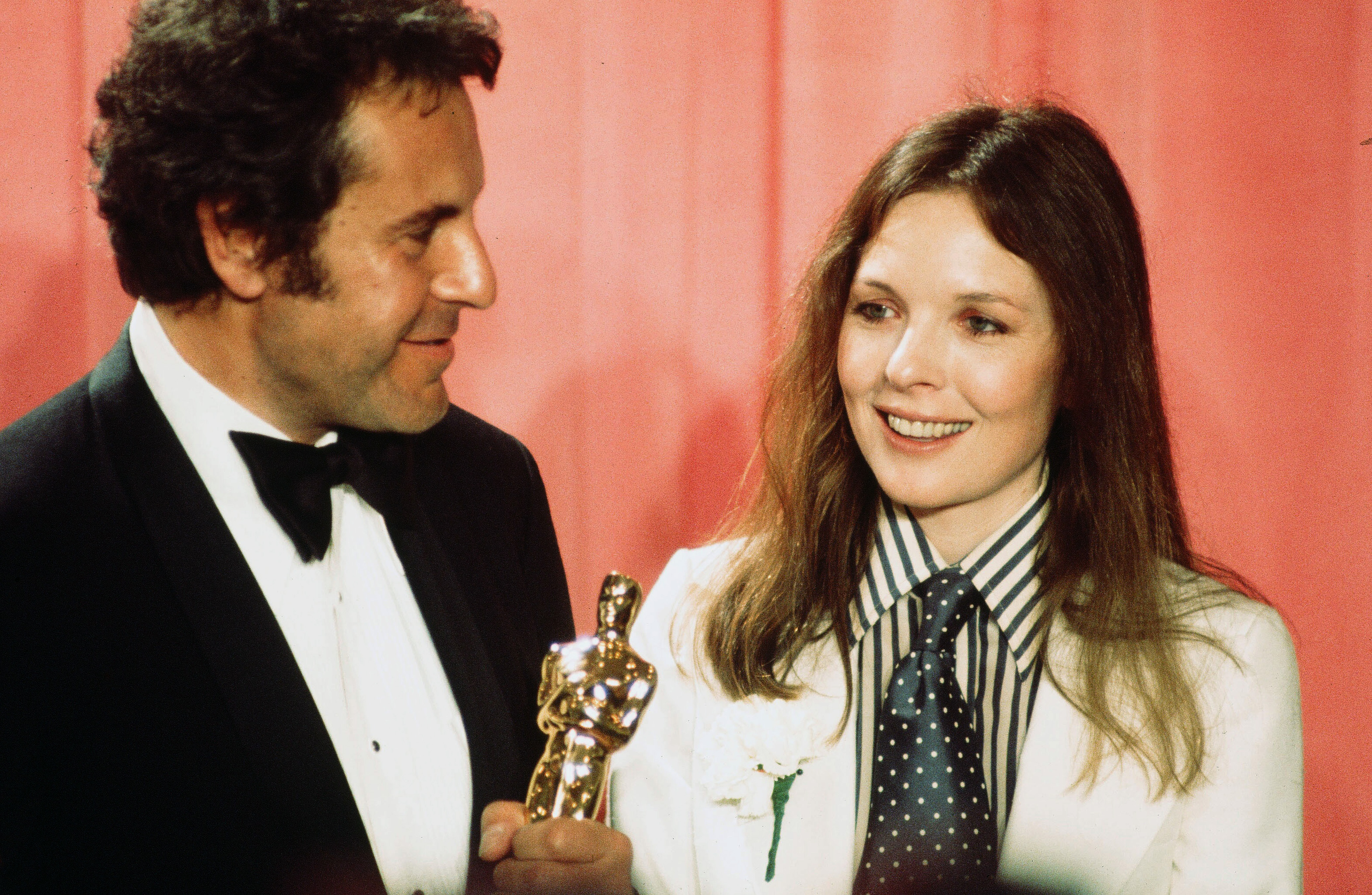 Milos Forman and Diane Keaton backstage after winning an award at the 48th Academy Awards in Los Angeles, 1976 | Source: Getty Images