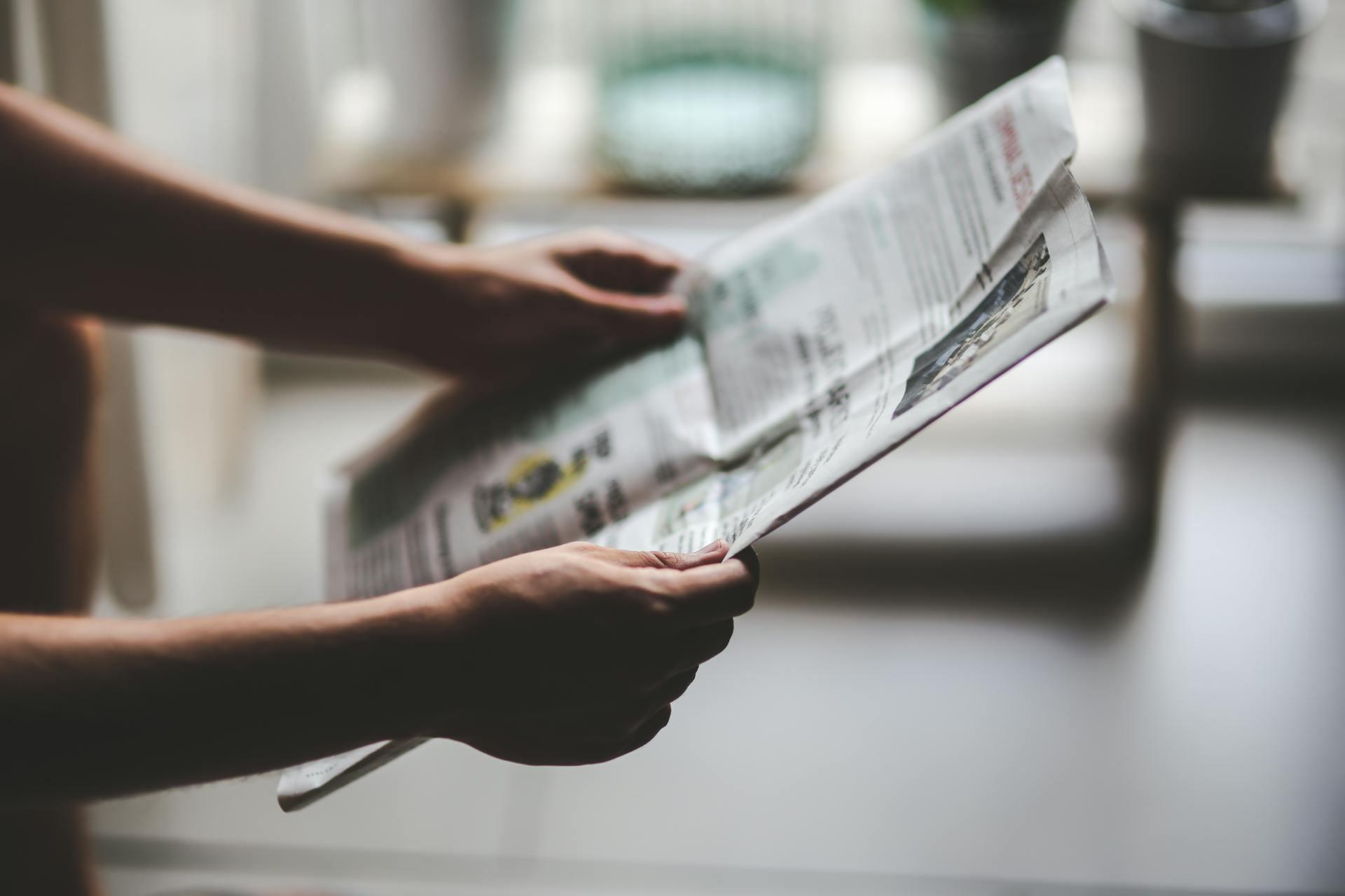 A person holding a newspaper | Source: Pexels