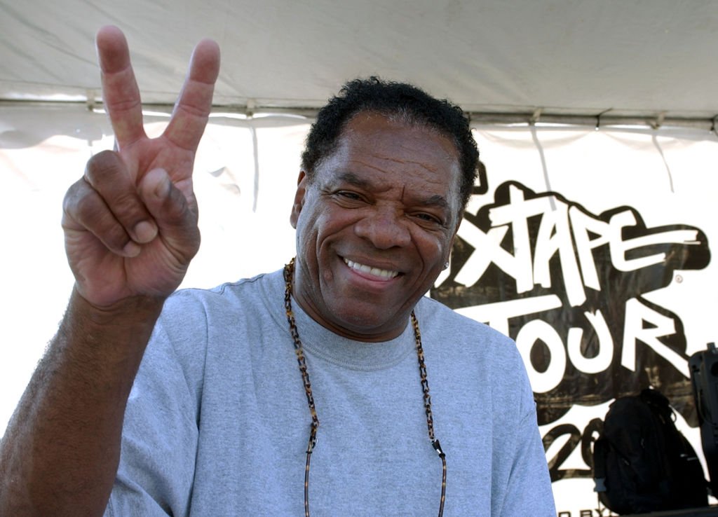 John Witherspoon looks on as Los Angeles Street Ballers compete for the chance to play against the 2004 Team AND1 on the blacktop of the The Great Western Fourm in Inglewood, California | Photo: Getty Images