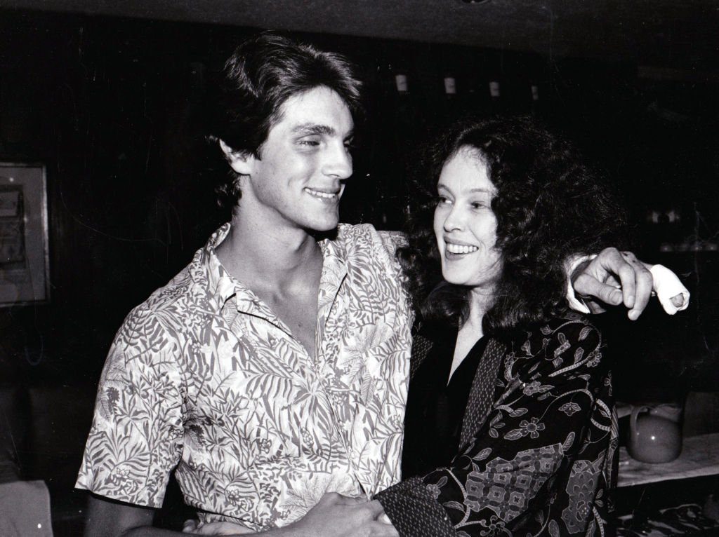 Eric Roberts and Sandy Dennis circa 1981 in New York. | Photo: Getty Images