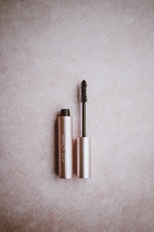 Du mascara. l Source : Unsplash