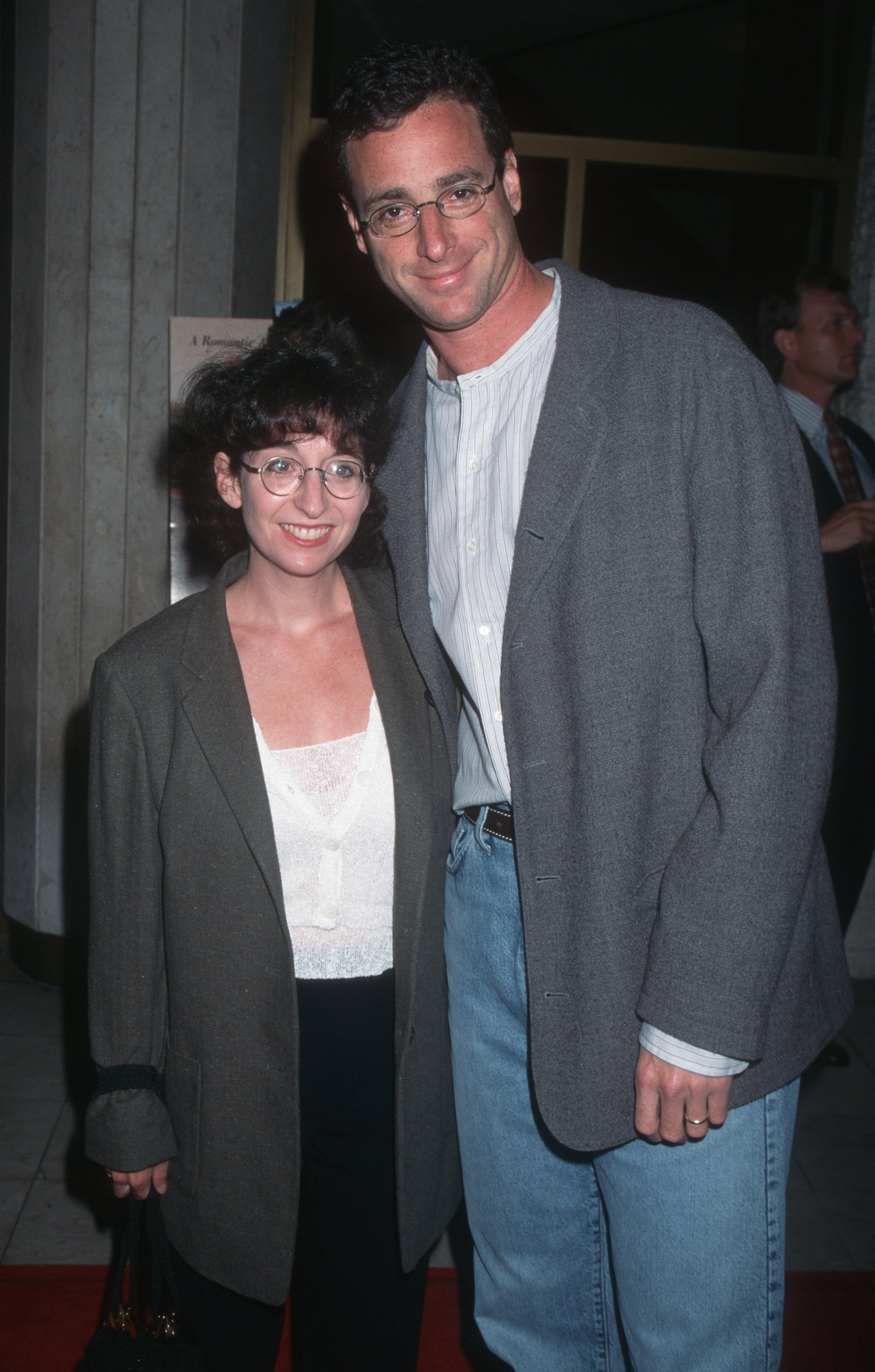 Bob Saget and Sherri Kramer attend the premiere of "Steal Big-Steal Little" on September 19, 1995, at Mann National Theater in Westwood, California. | Source: Getty Images