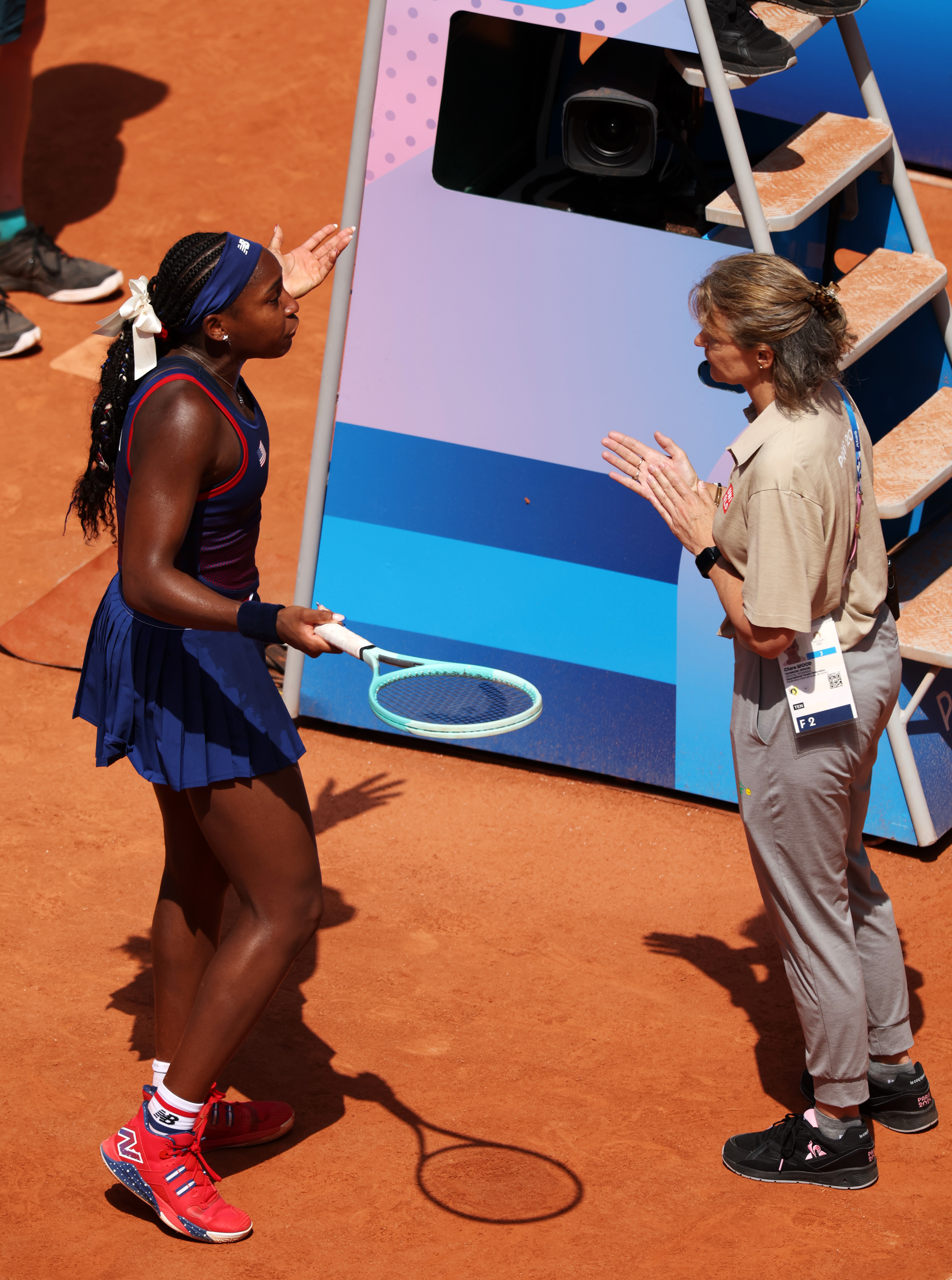 Coco Gauff talks to an official on July 30, 2024 | Source: Getty Images