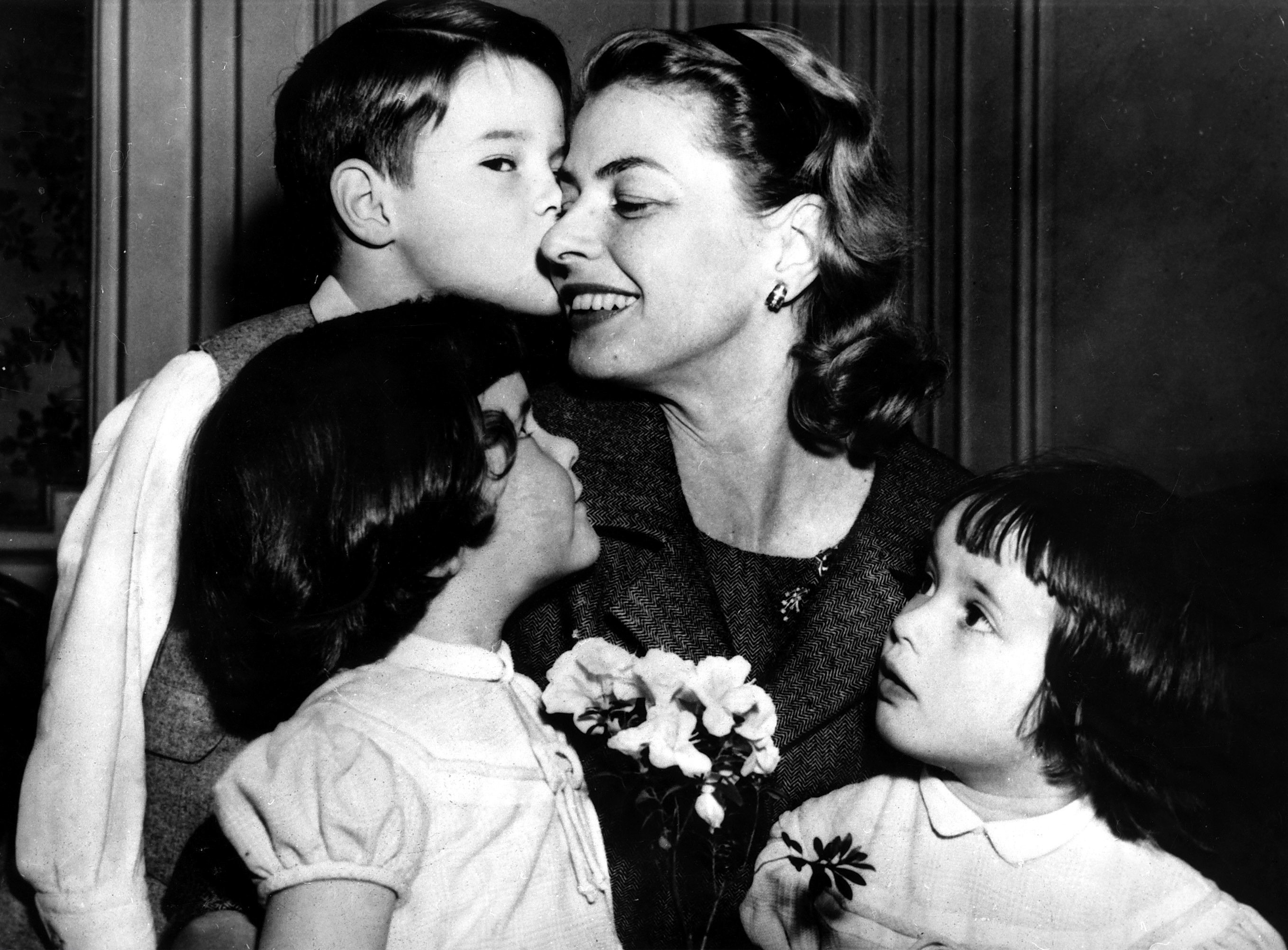 Ingrid Bergman with daughters, Ingrid and Isabella, and son, Renato c.1957. | Source: Getty images