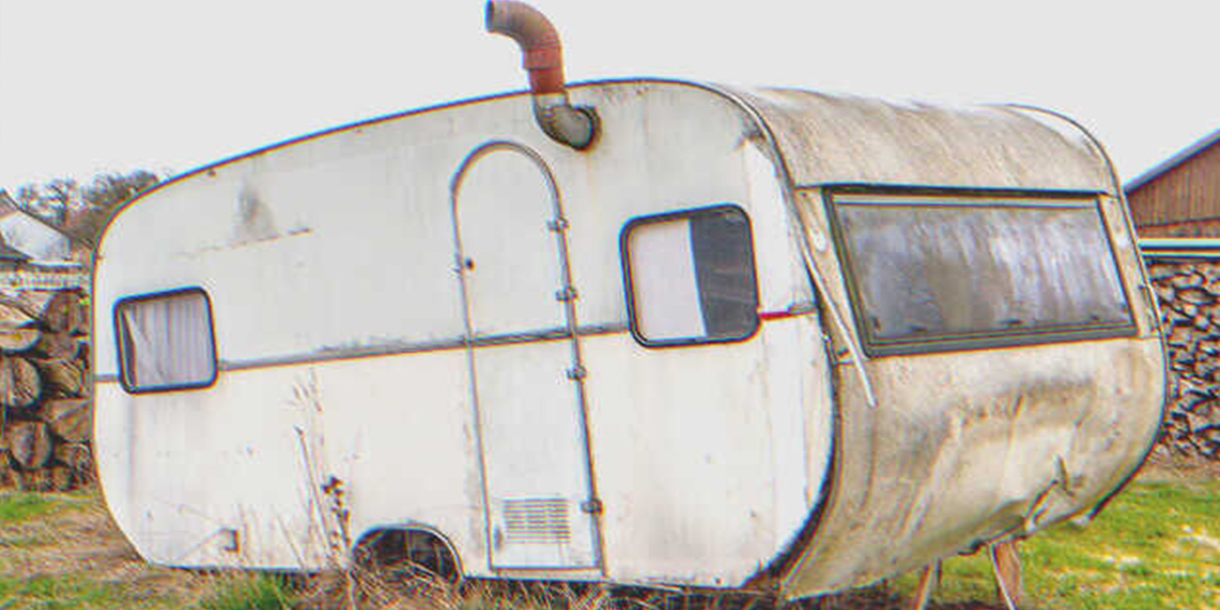 Officer Parker responded to the scene, finding the old trailer where the boy lived. | Source: Pexels