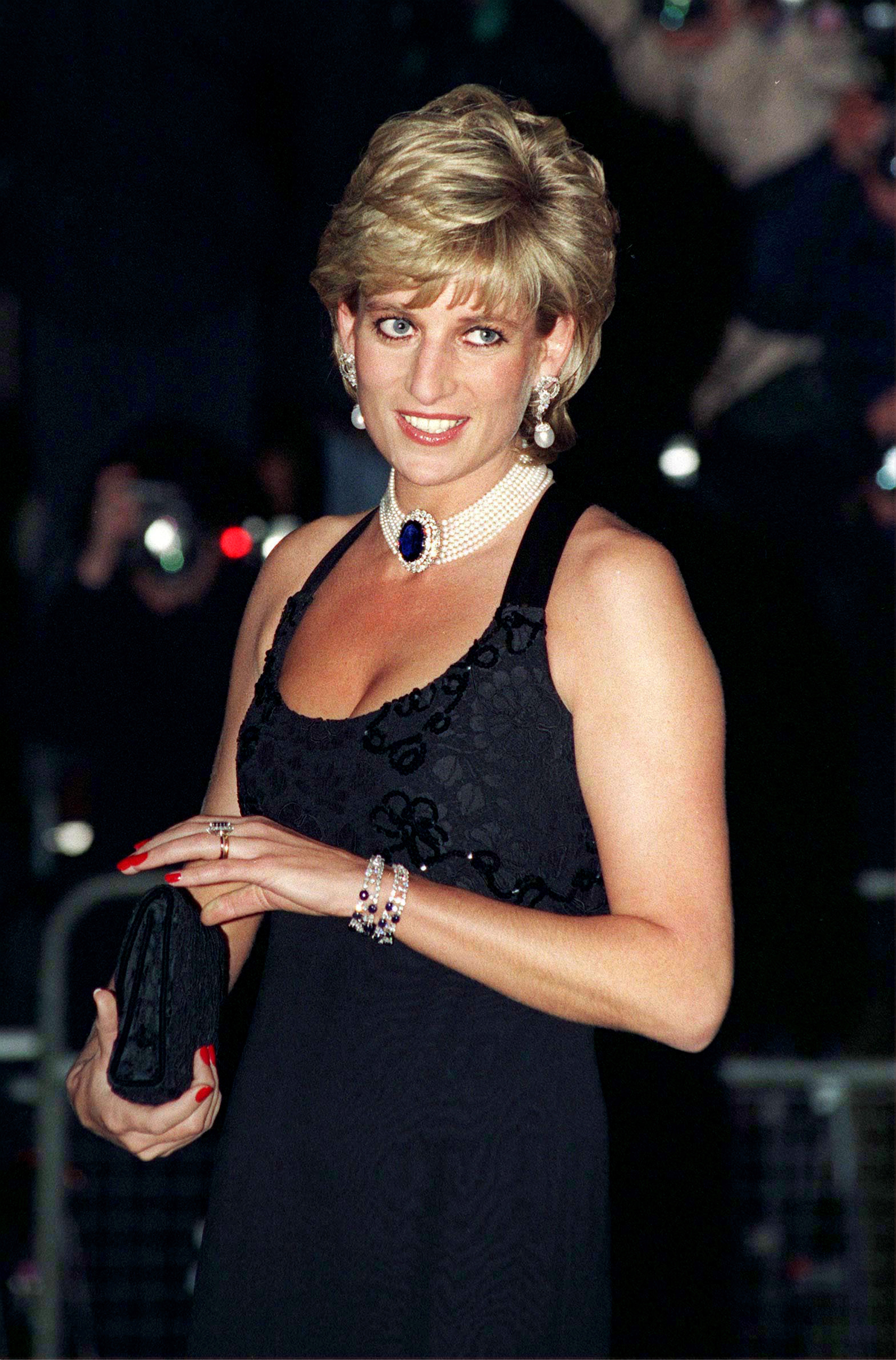 Prinzessin Diana bei einem Galaabend zu Gunsten der Krebsforschung im Bridgewater House in London | Quelle: Getty Images