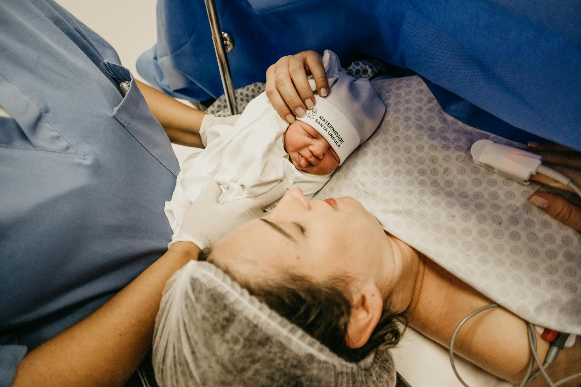 A woman's newborn baby placed on her chest after delivery | Source: Pexels