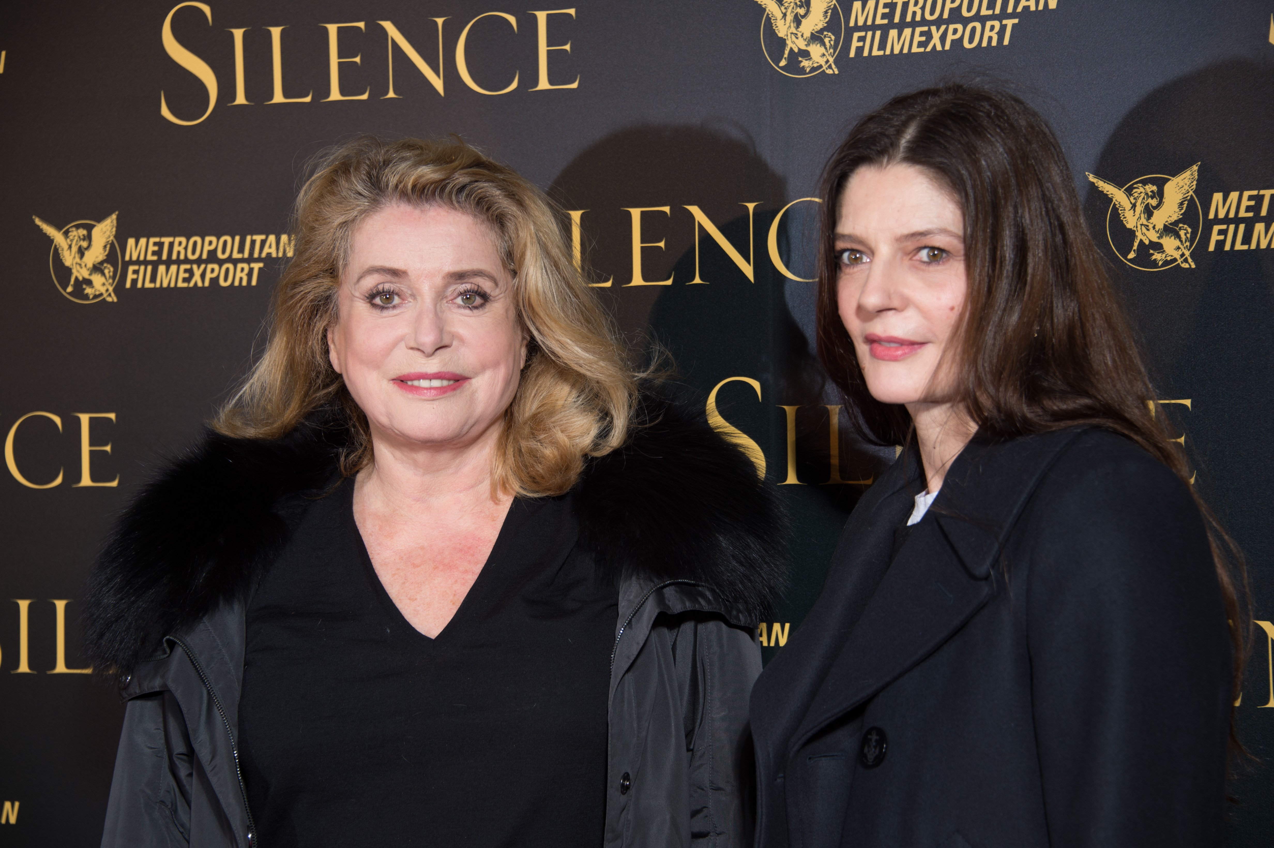 Catherine Deneuve ve kızı Chiara Mastroianni Paris'te, 2017. |  Kaynak: Getty Images 