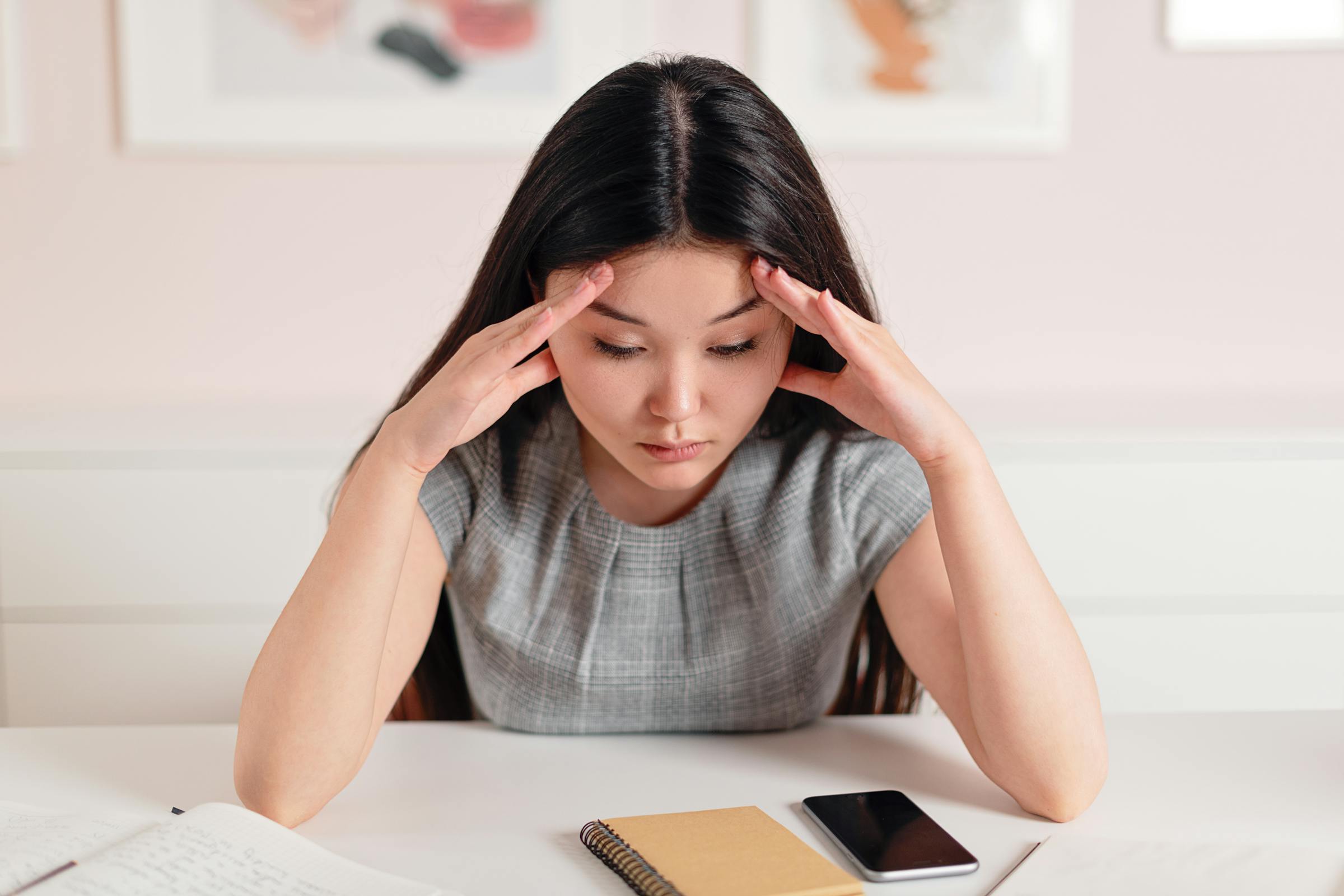 A woman confused and worried | Source: Pexels