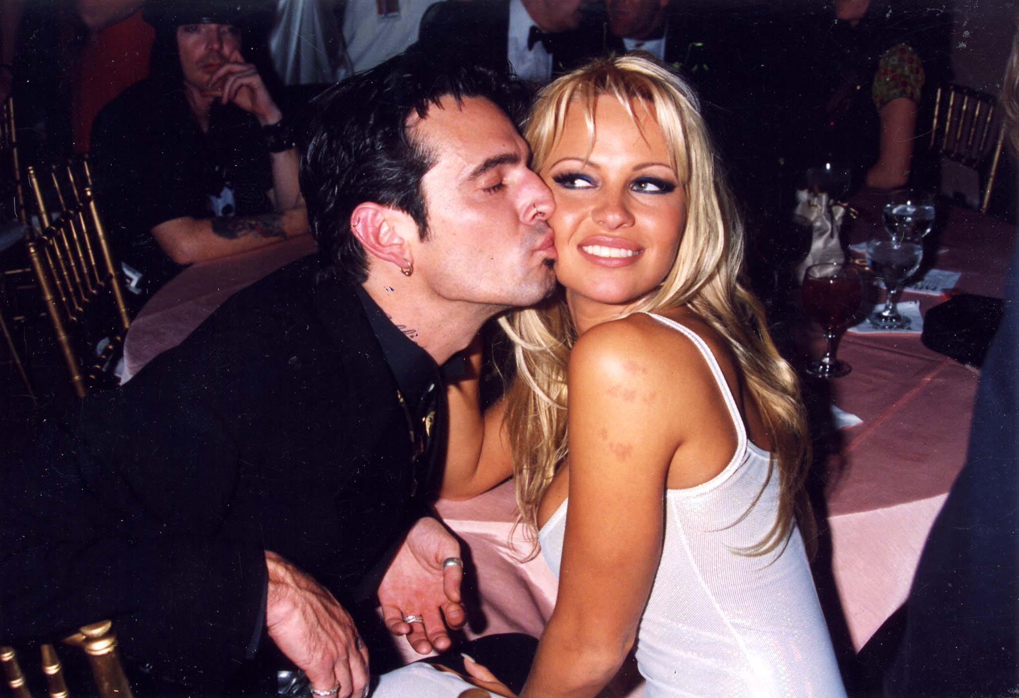 Pamela Anderson and Tommy Lee in California in 1995 | Source: Getty Images