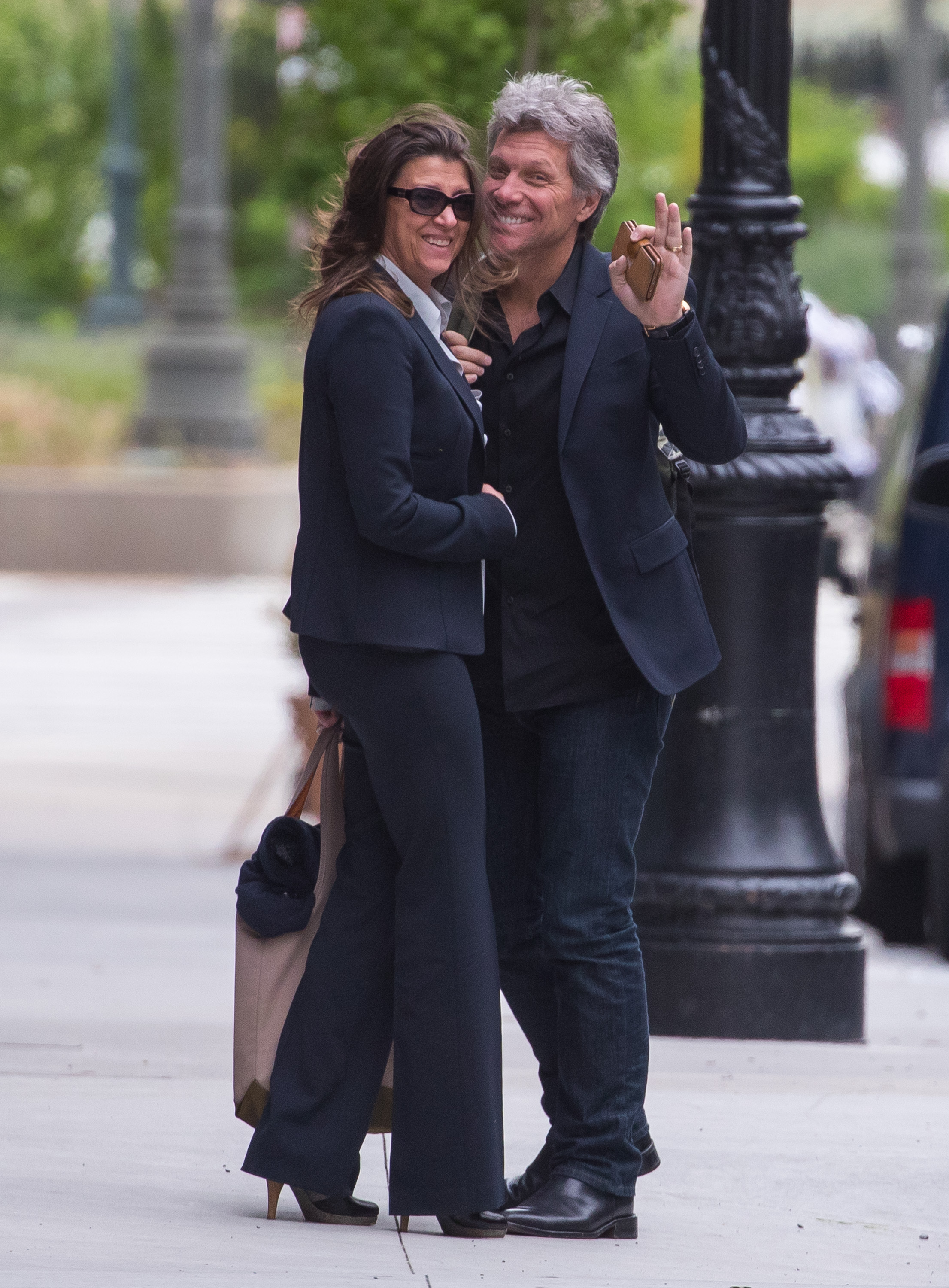 Jon Bon Jovi and Dorothea Hurley outside their New York apartment on May 10, 2016. | Source: Getty Images